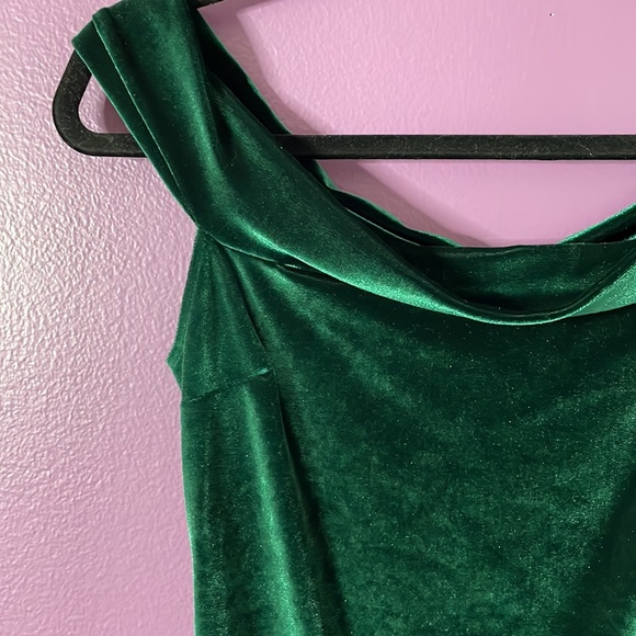 Urban outfitters green velvet bodycon dress. - Picture 5 of 7